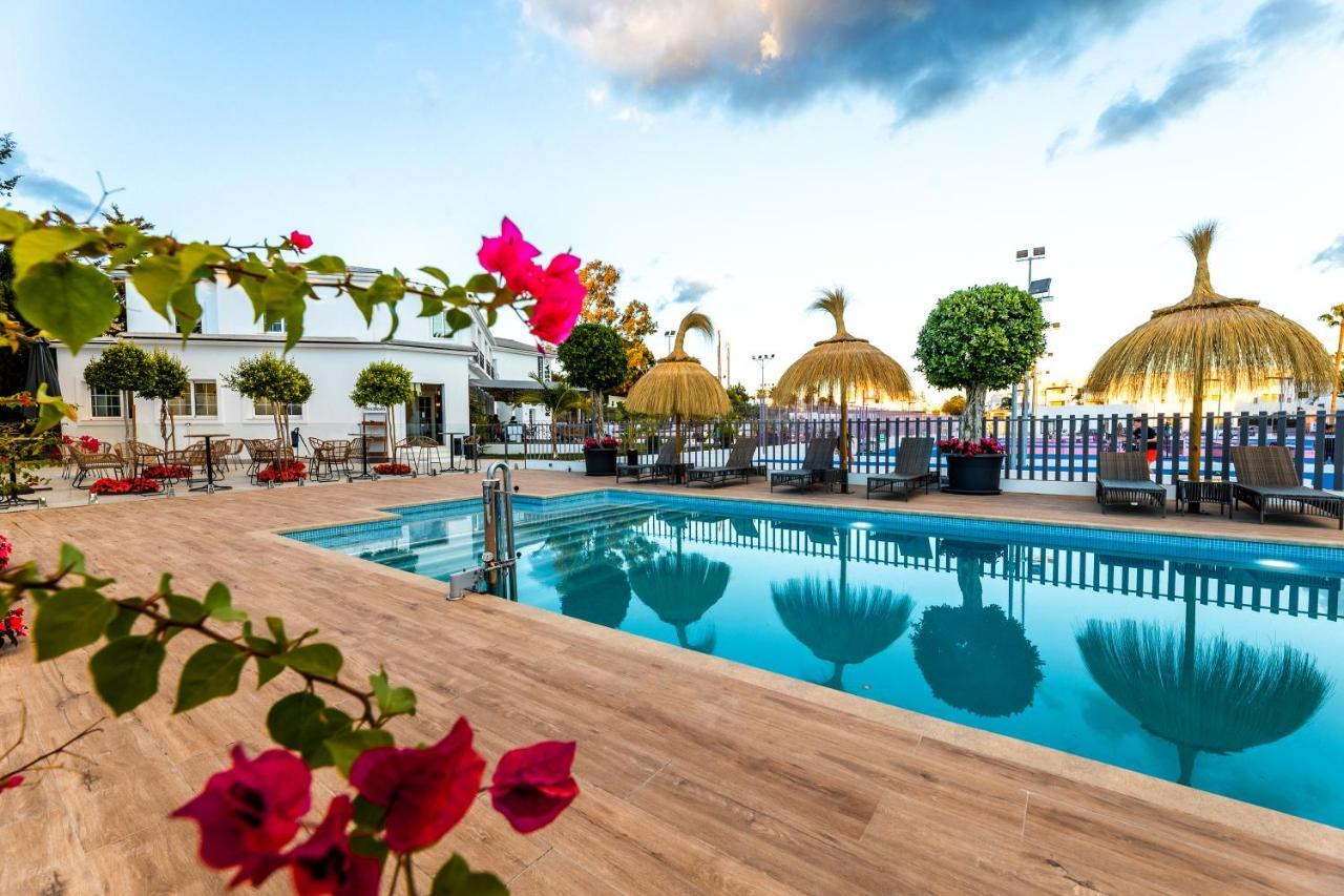Residencia Deportiva Rozarossa Hotel Estepona Bagian luar foto