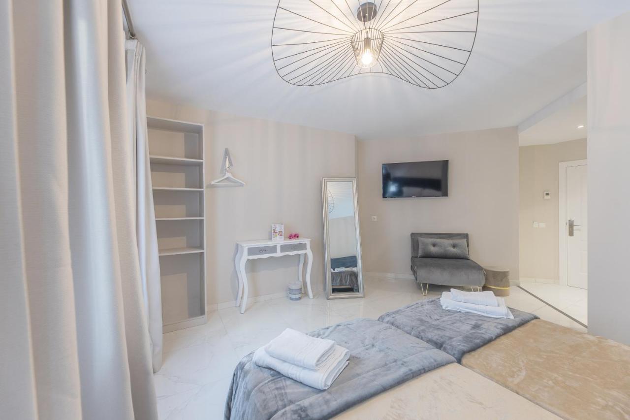 Residencia Deportiva Rozarossa Hotel Estepona Bagian luar foto