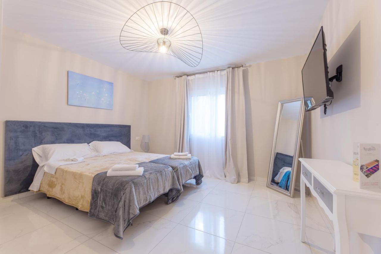 Residencia Deportiva Rozarossa Hotel Estepona Bagian luar foto