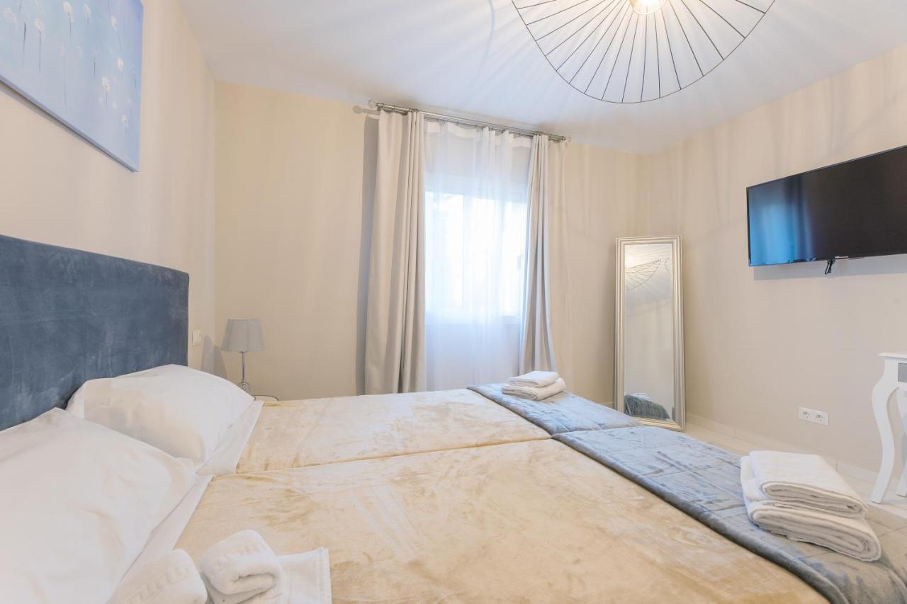Residencia Deportiva Rozarossa Hotel Estepona Bagian luar foto