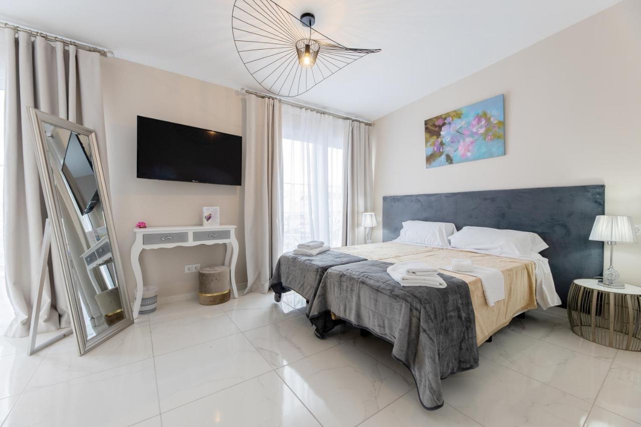 Residencia Deportiva Rozarossa Hotel Estepona Bagian luar foto