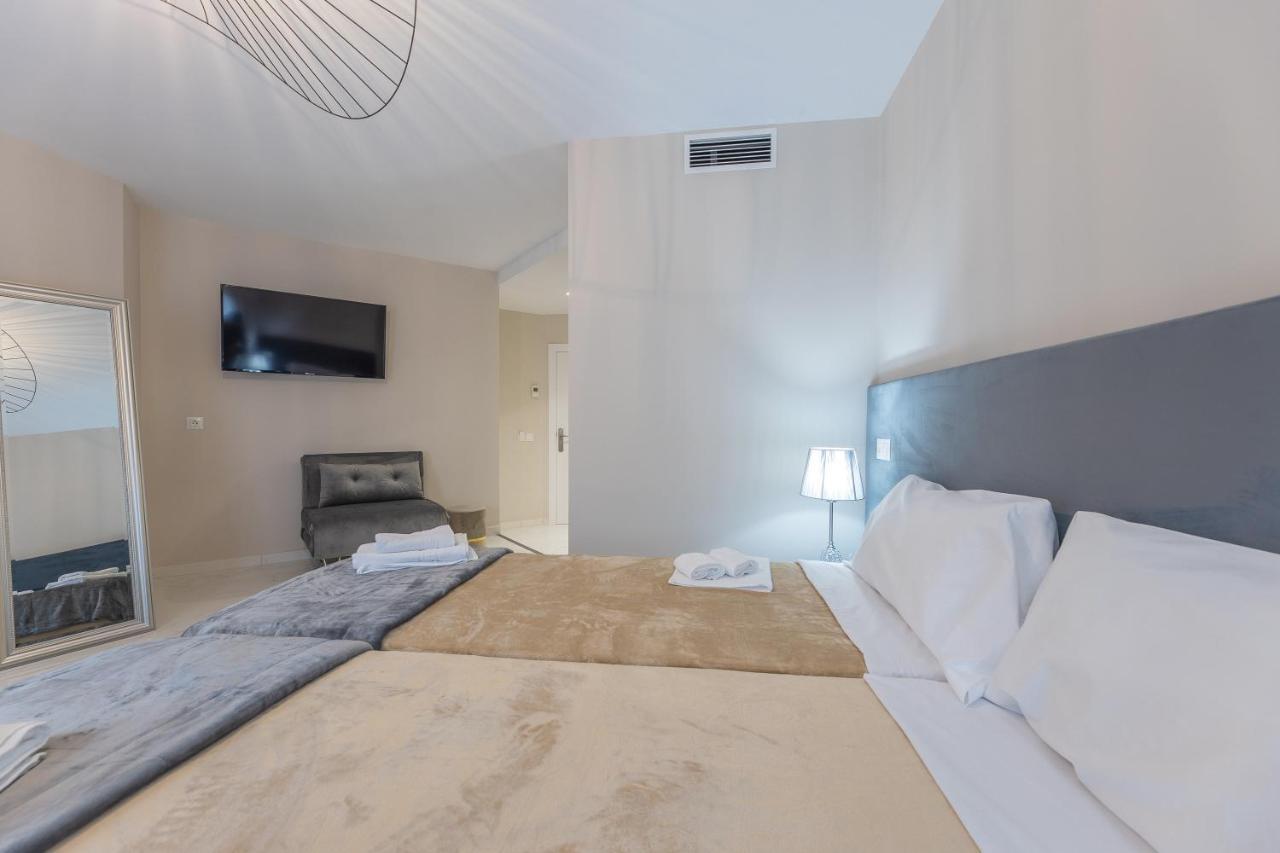Residencia Deportiva Rozarossa Hotel Estepona Bagian luar foto