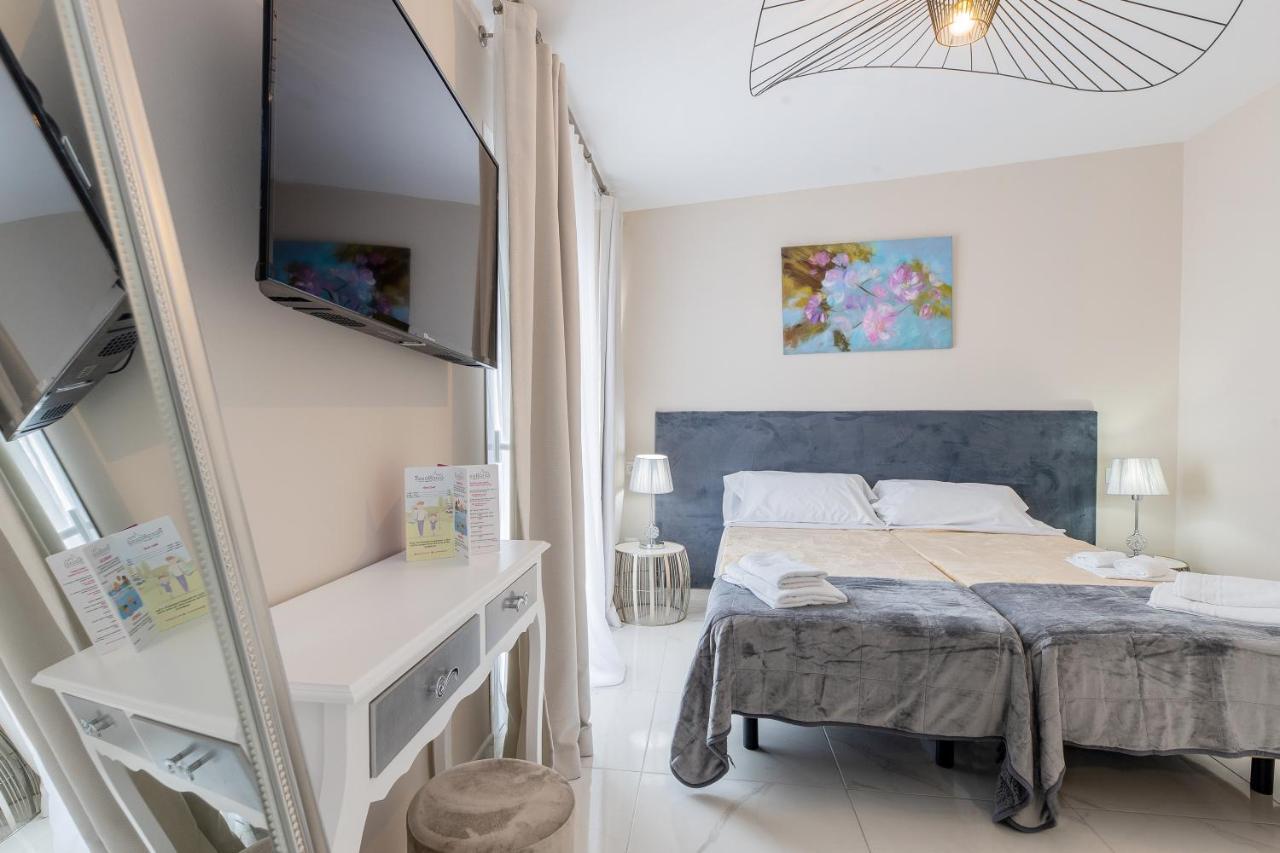 Residencia Deportiva Rozarossa Hotel Estepona Bagian luar foto