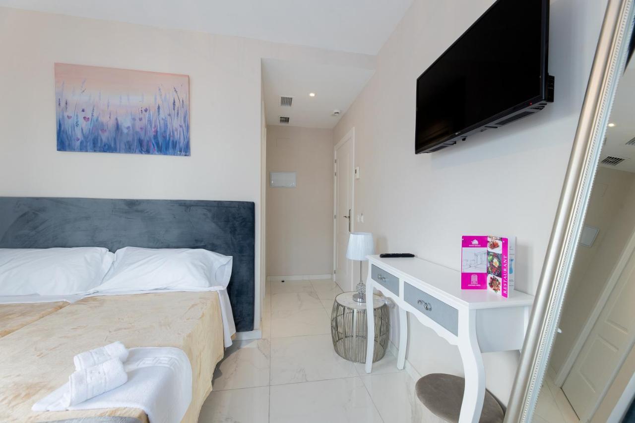 Residencia Deportiva Rozarossa Hotel Estepona Bagian luar foto