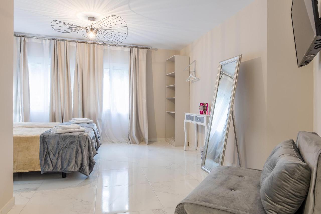 Residencia Deportiva Rozarossa Hotel Estepona Bagian luar foto