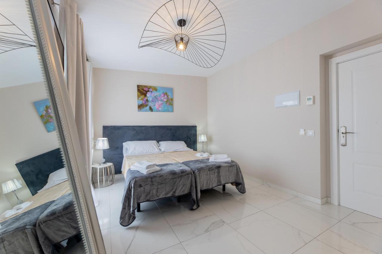 Residencia Deportiva Rozarossa Hotel Estepona Bagian luar foto