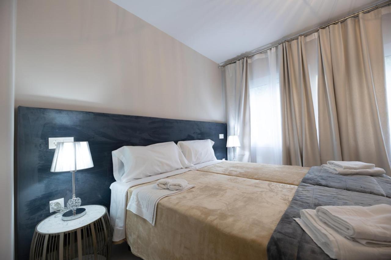 Residencia Deportiva Rozarossa Hotel Estepona Bagian luar foto