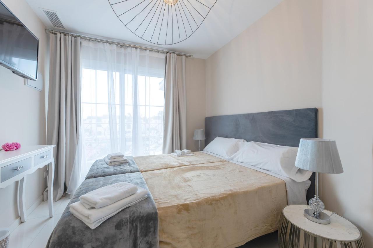 Residencia Deportiva Rozarossa Hotel Estepona Bagian luar foto