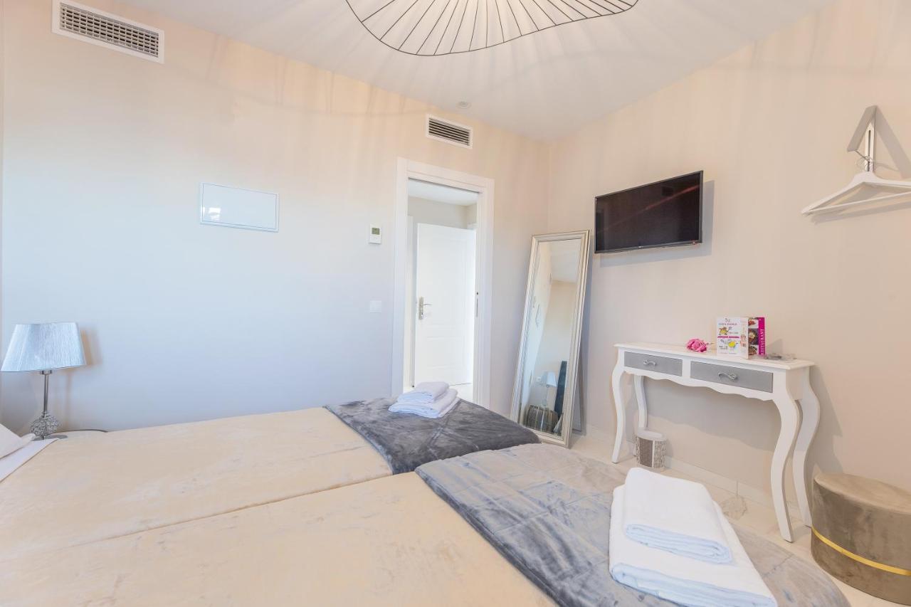 Residencia Deportiva Rozarossa Hotel Estepona Bagian luar foto